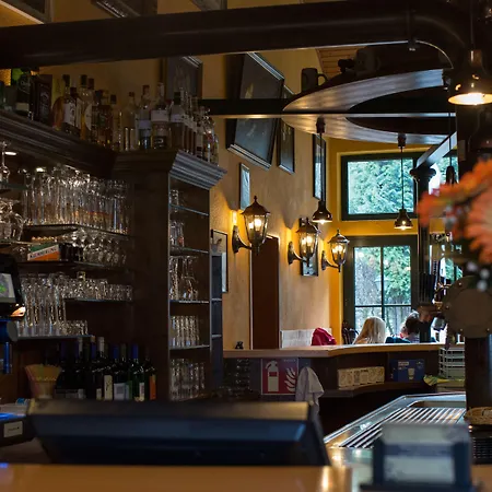 Altes Bierhaus بيت ضيافة Arzbach