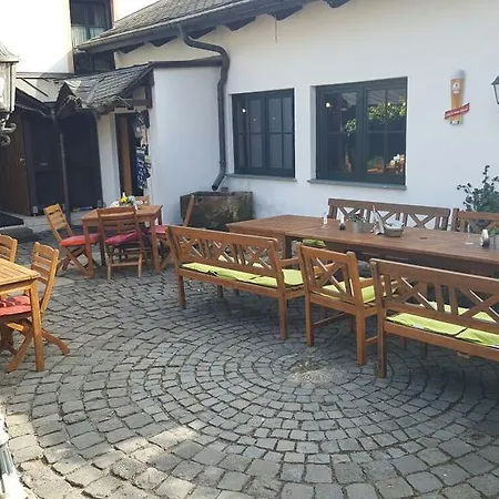 Altes Bierhaus 게스트하우스 아르츠바흐