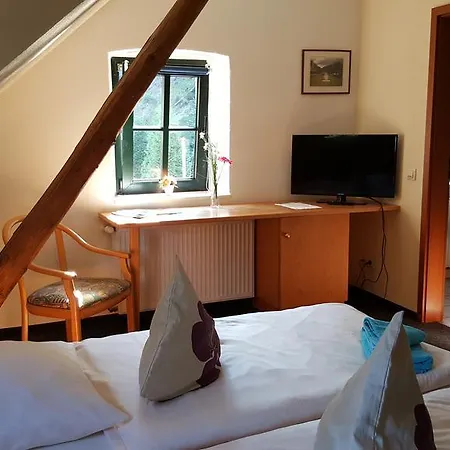 Altes Bierhaus 게스트하우스 아르츠바흐