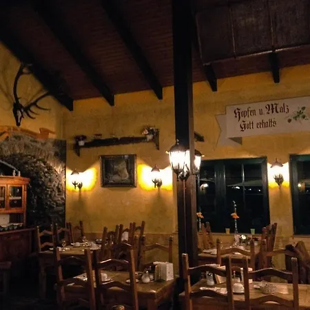 Altes Bierhaus 게스트하우스 아르츠바흐