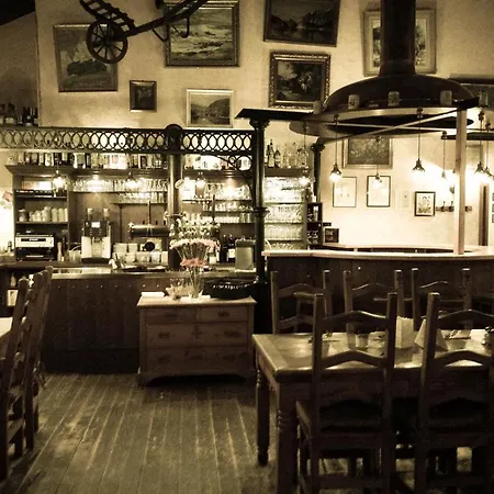 Πανσιόν Altes Bierhaus 2*